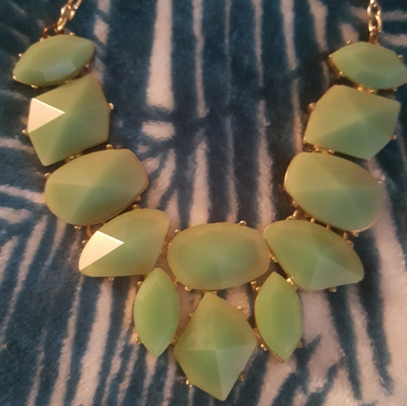 🦋🌴 Emerald Sea Stone Statement Necklace 💚 - Picture 2 of 3